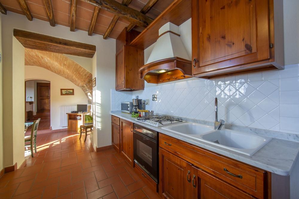 Bianconiglio With Shared Pool