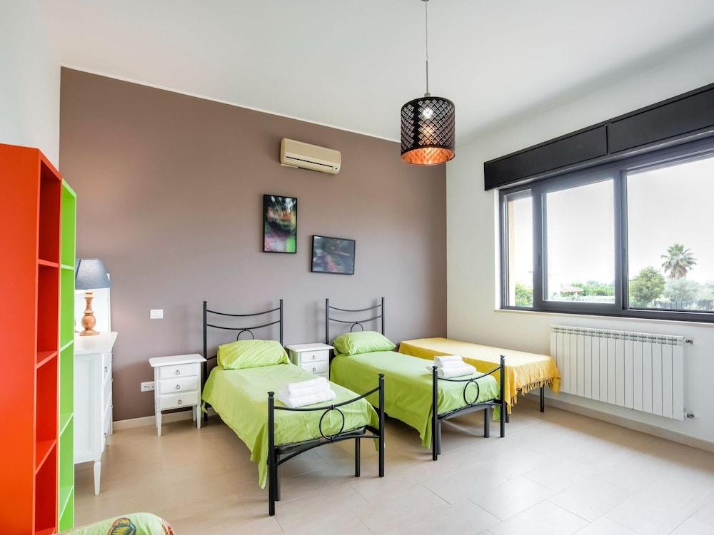 Villa in Solarino With Private Pool