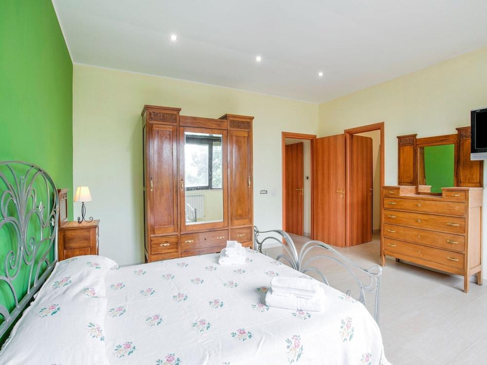 Villa in Solarino With Private Pool