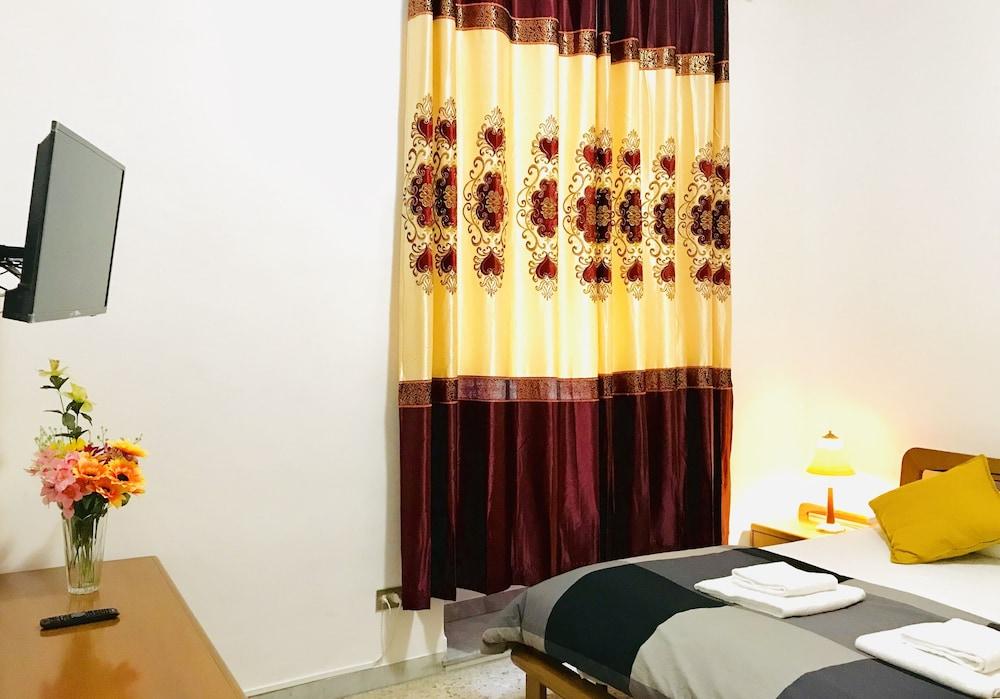 4 Bed-sleeps 8-central Rome-5 Min to Colosseum