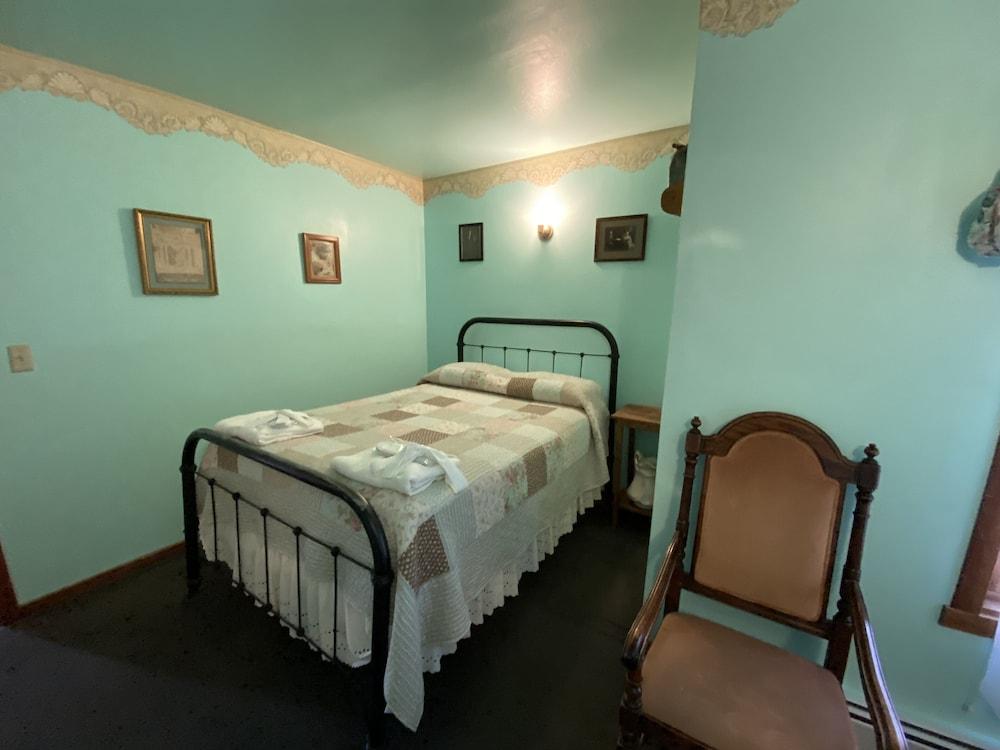 McCarthy Lodge Resort