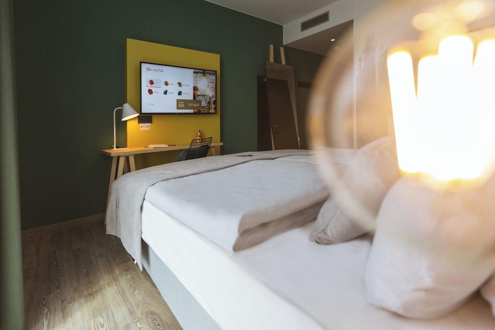 Holiday Inn - the niu, Tab Dusseldorf Main Station by IHG