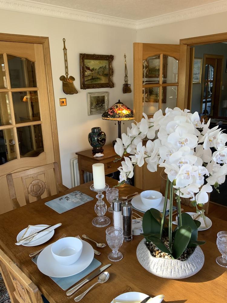 Remarkable 2-bed Cottage in Tranquil Setting