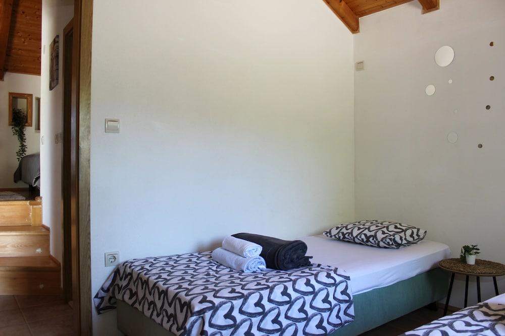 Robinson House Dubrova