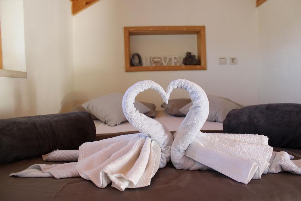 Robinson House Dubrova