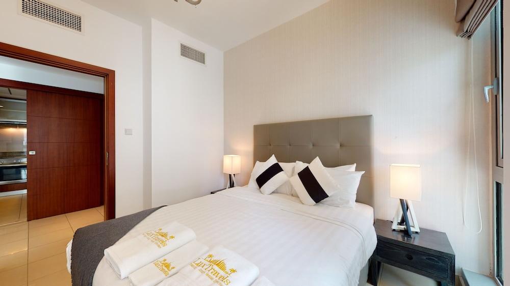 Lux BnB 3BDR Burj Khalifa & Pool Views