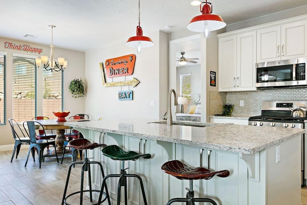 Zion Poolhouse by RedAwning