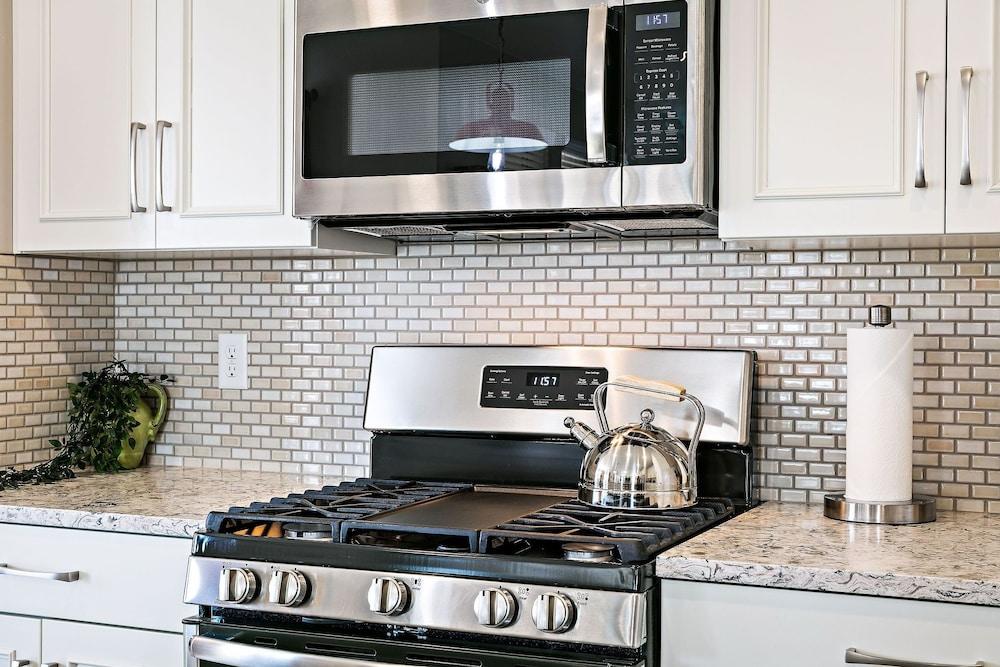 Zion Poolhouse by RedAwning