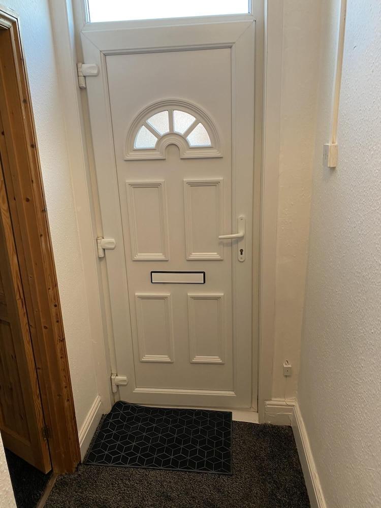 Stayzo House Accommodation- Coventry Free Parking