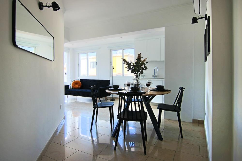 Phaedrus Living: Seaside Modern Flat Lighthouse 63