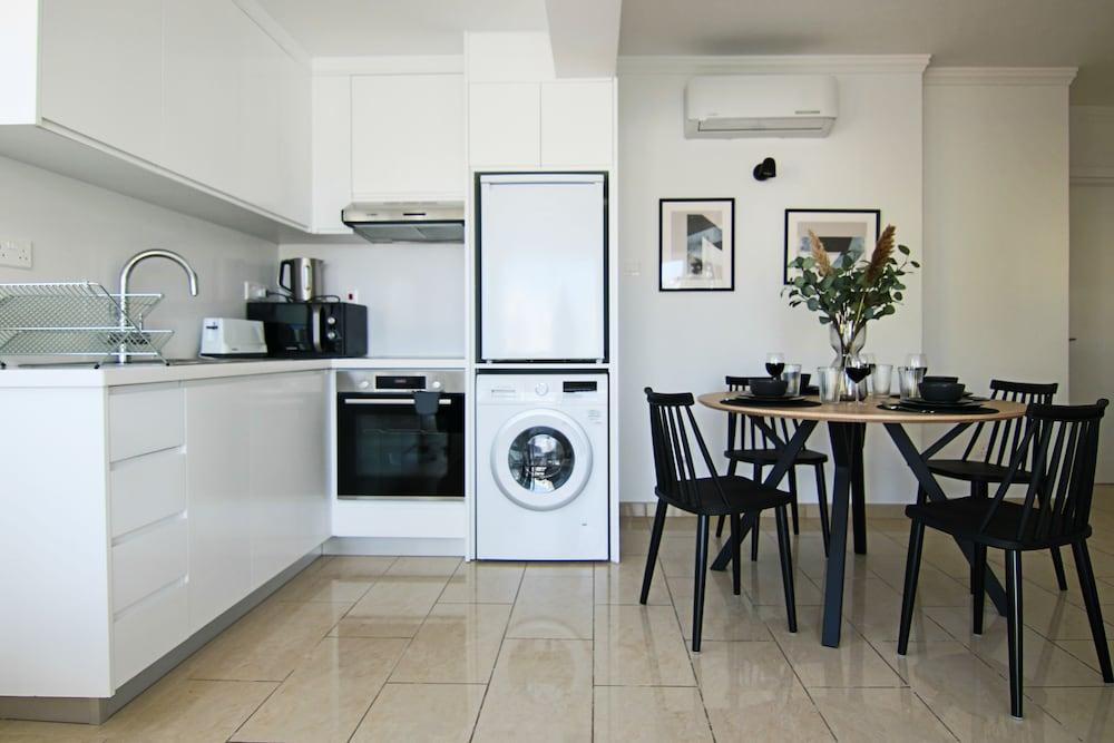 Phaedrus Living: Seaside Modern Flat Lighthouse 63