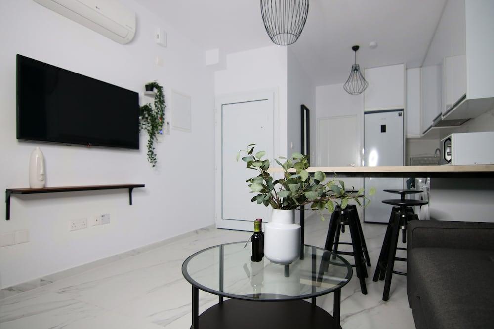 Limnaria 123: Seaside Romantic Flat