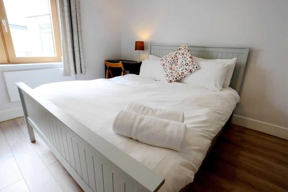 Birmingham Postbox Premier Home Stay