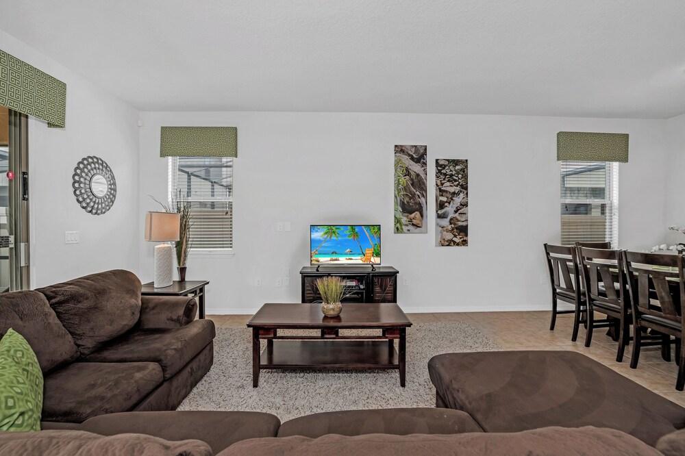 Elegant Villa W/private Pool/spa & Game Room!