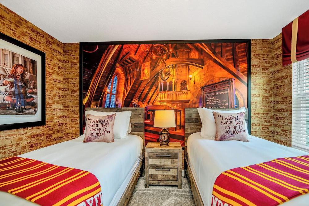 Large Villa, Private Pool+game Room+movie Theater!