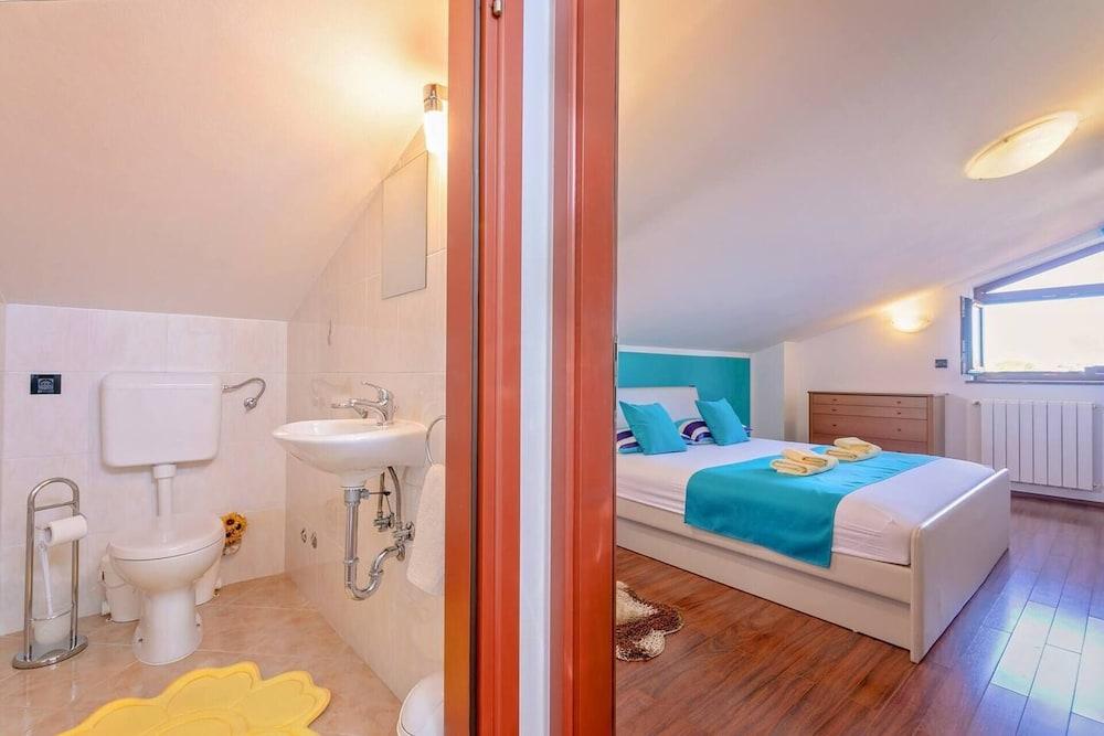 Charming 6-bed Villa in Vižinada