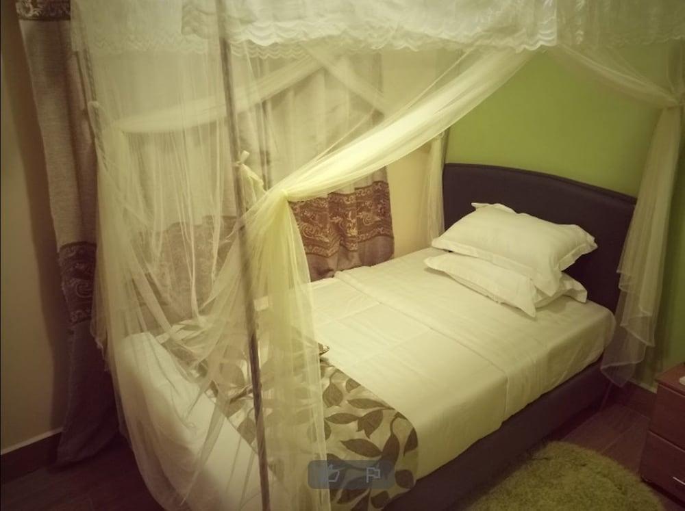 Cactus Hill Side Hotel