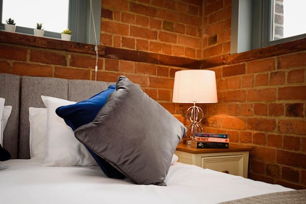 Karah Suites - Gloucester Docks