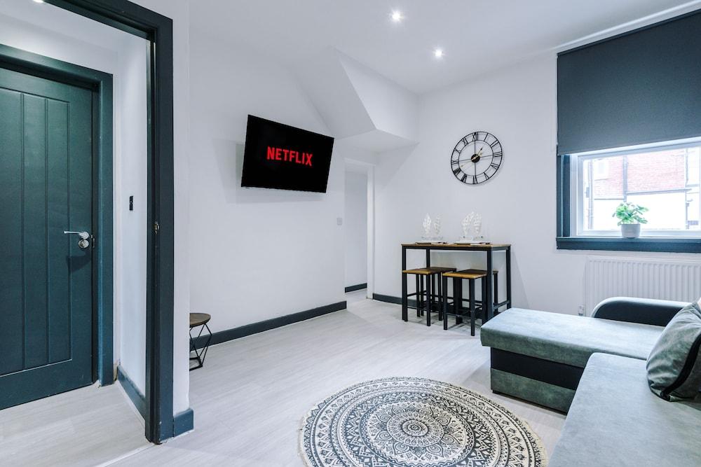 Stay With Empire - George St Jacuzzi