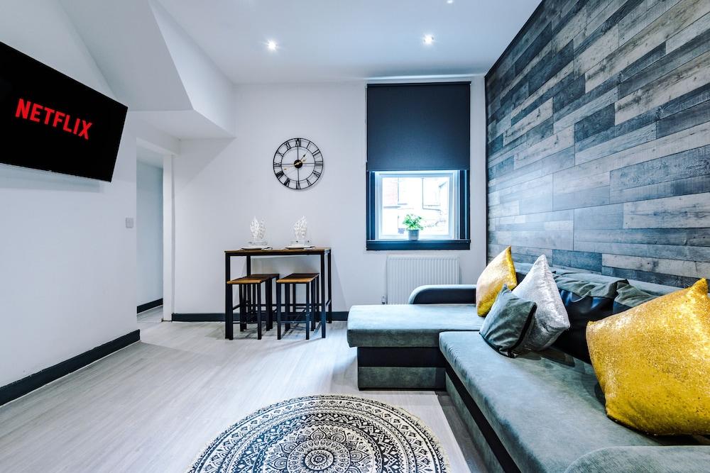 Stay With Empire - George St Jacuzzi