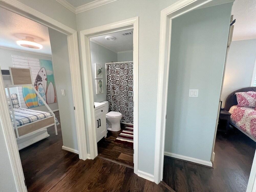 Gulfview 2 Bedroom Home by Redawning