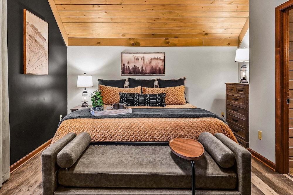 Hey Diddle Diddle 3 Bedroom Cabin by RedAwning