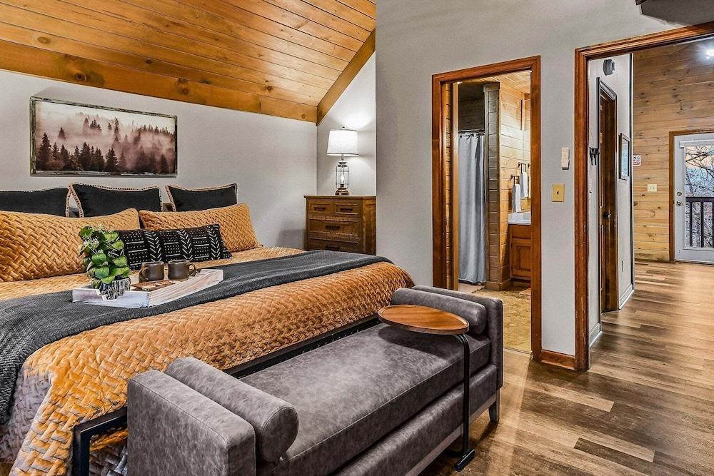 Hey Diddle Diddle 3 Bedroom Cabin by RedAwning