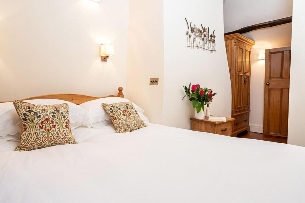 Ingleton 2-bed Cottage, Sleeps 4, Pet Ok & Parking