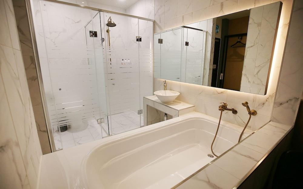 Yesan M1 Self Check-in Hotel