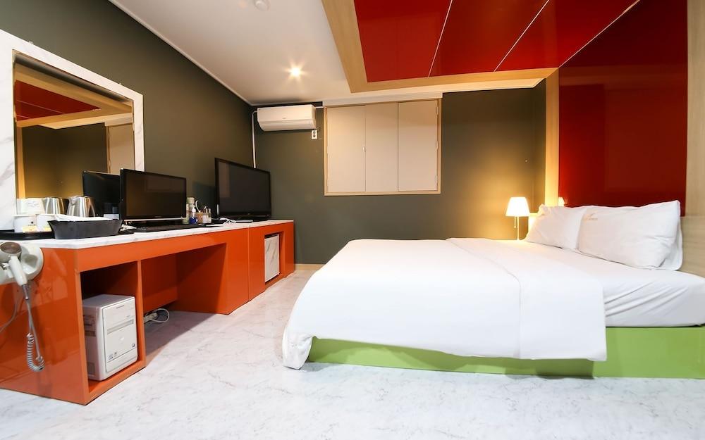 Gwangju Chungjangro Bobos