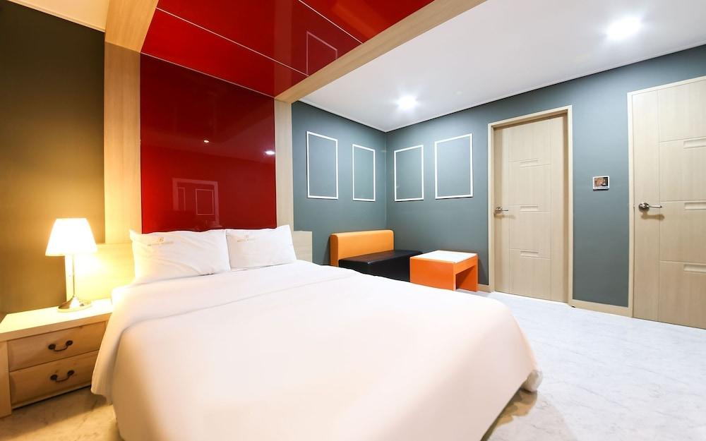 Gwangju Chungjangro Bobos