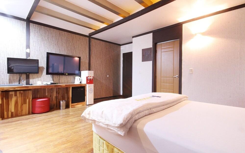 Daegu Dongdaegu Station Leaders