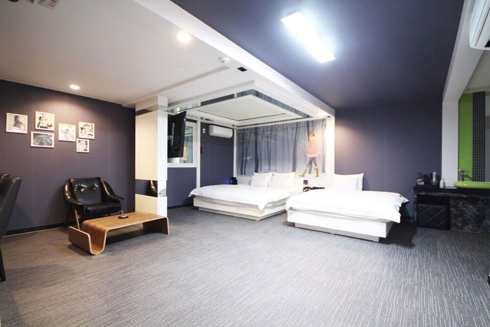 Changwon Myeongseodong Hotel V