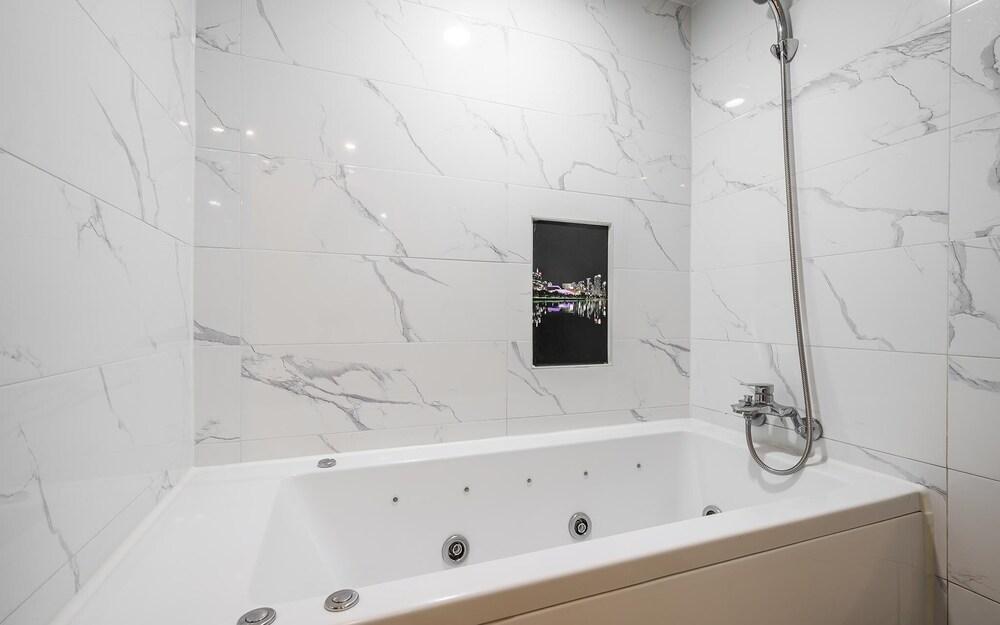 Changwon Boutique Hotel Gung