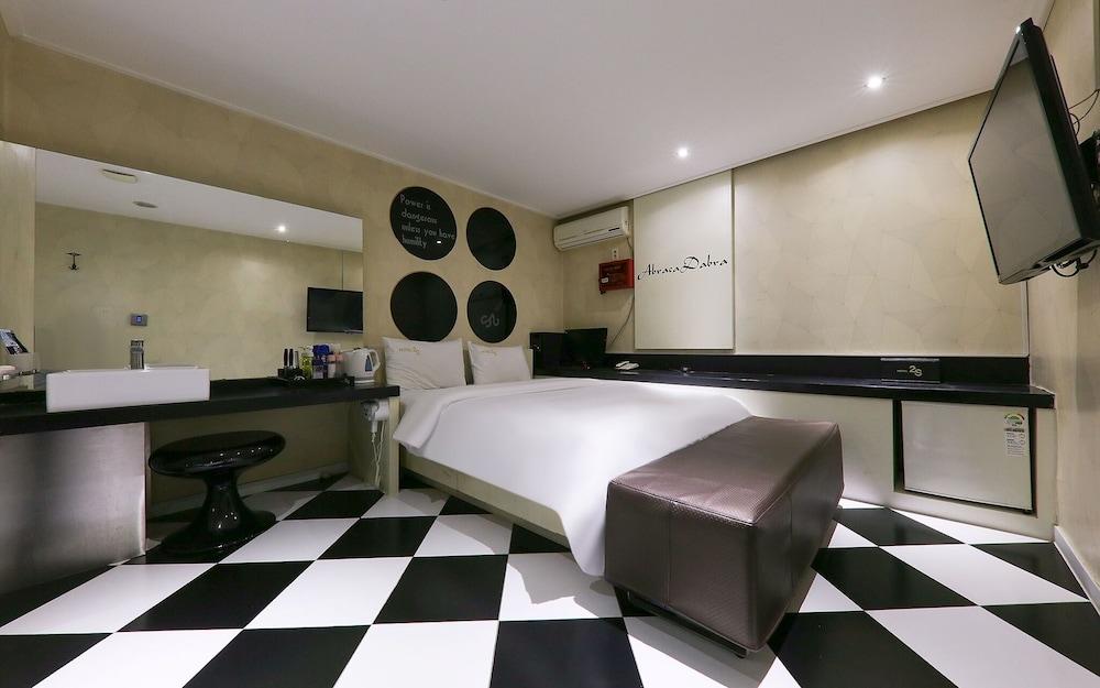 Daejeon Wolpyeong Hotel Continew