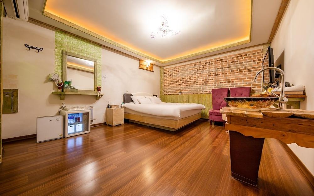 The Seven Dwarfs in the Eumseong Forest