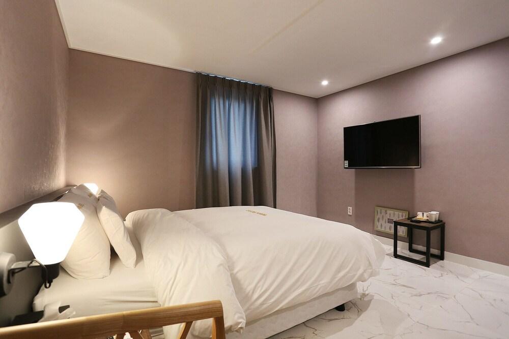 Suwon City Hall Station Bobos