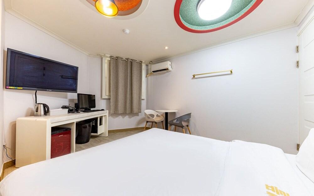 Gwangju Sangmu Apple