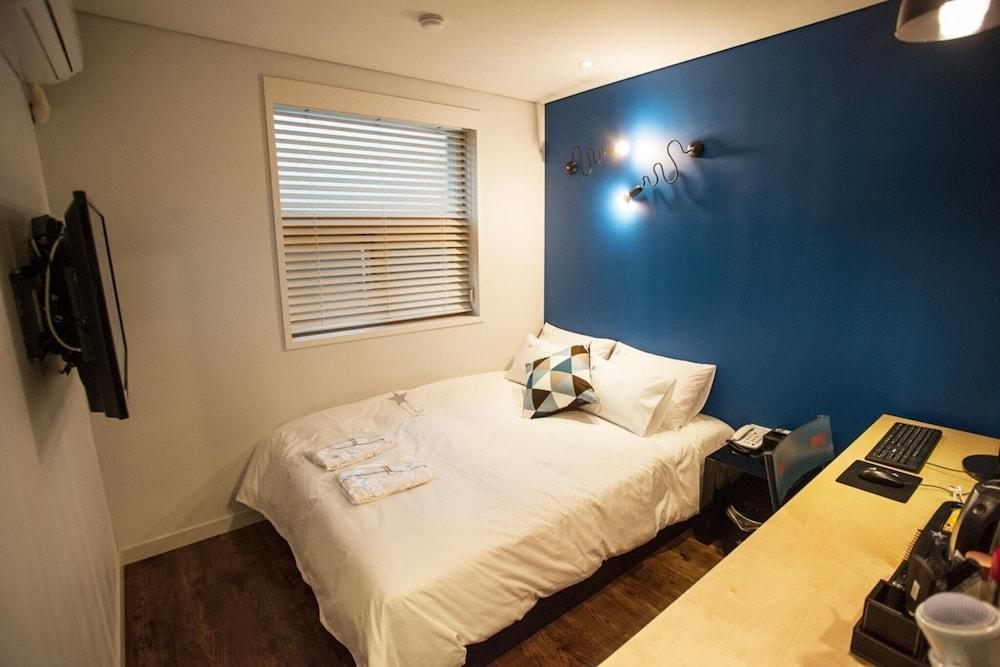 Suwon Station The Byeol