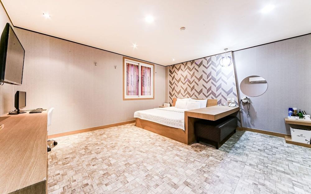 Busan Nampodong The Sharp