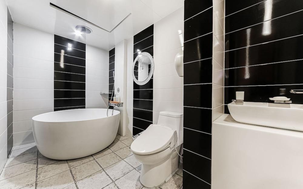 Pohang Daejam-dong Rich Hotel