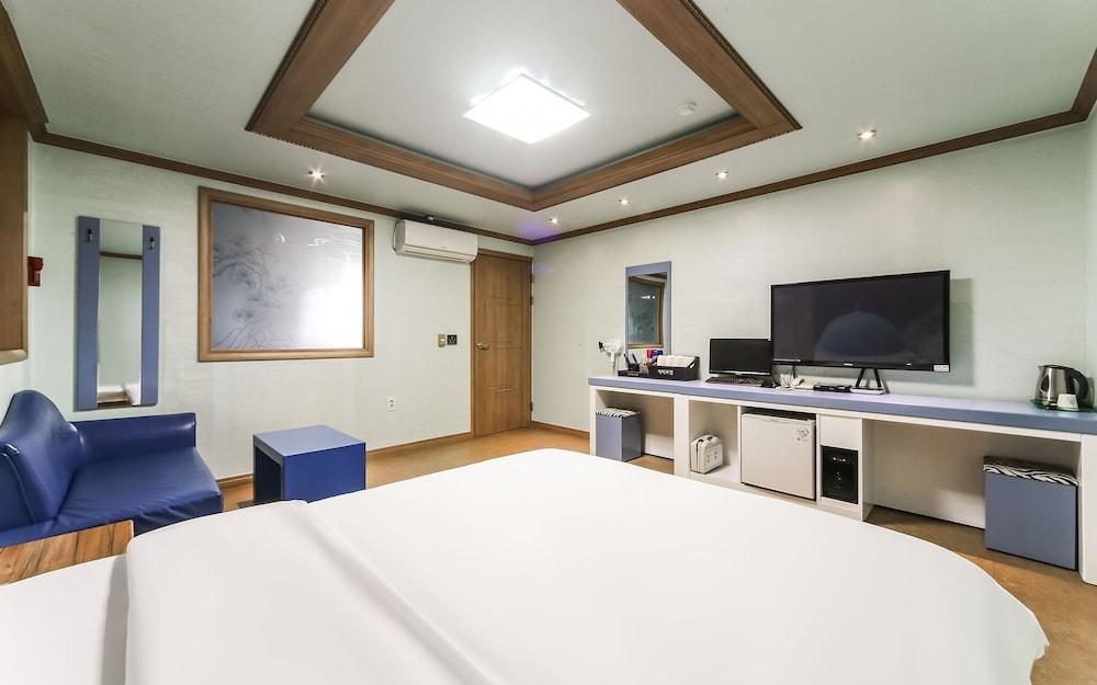 Tongyeong Hangnamdong Theme