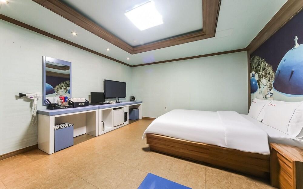 Tongyeong Hangnamdong Theme