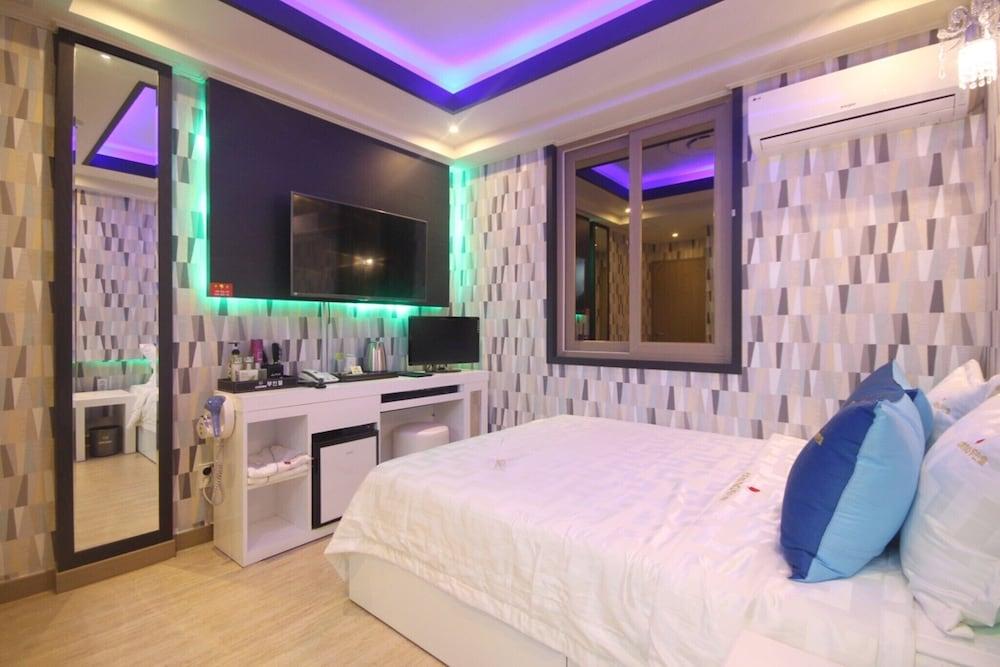 Jinju Comma Self Check-in Motel