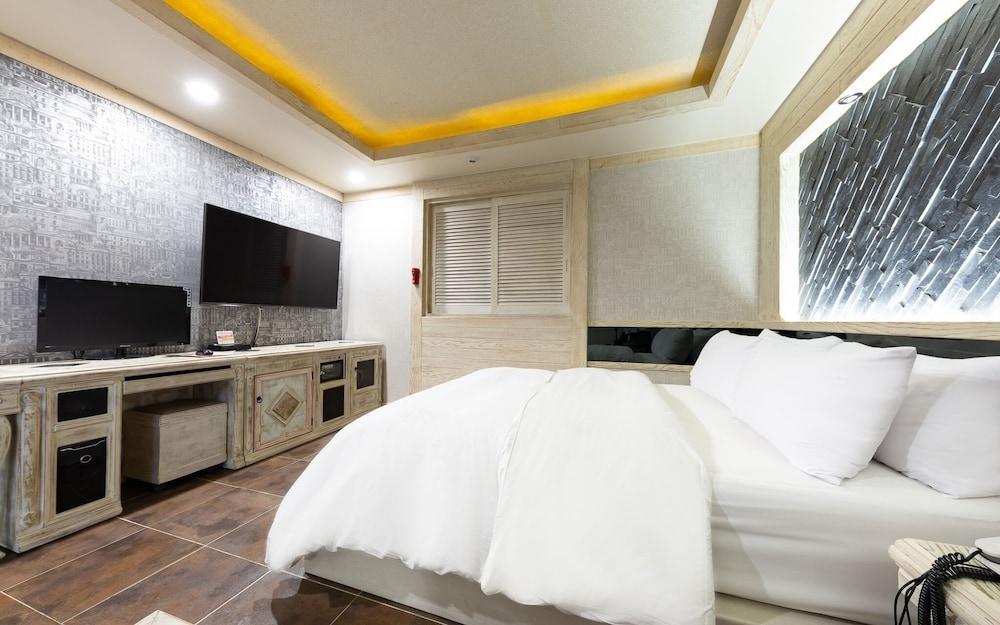 Daejeon Yongjeon Bobos