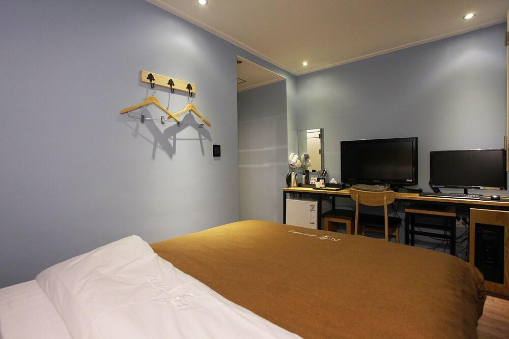 Yeongdeungpogucheong Station SL