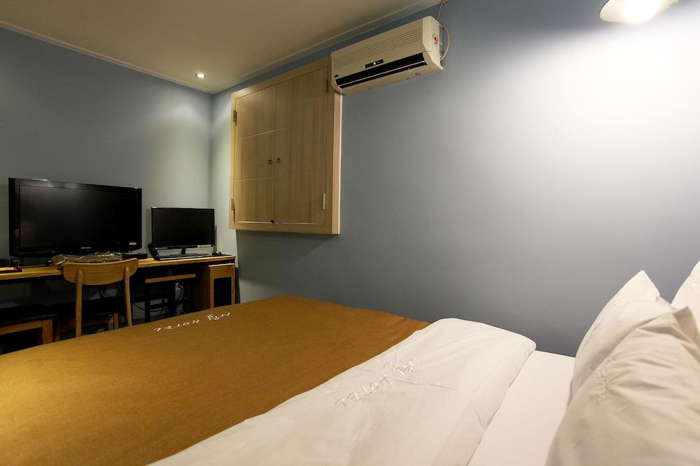 Yeongdeungpogucheong Station SL