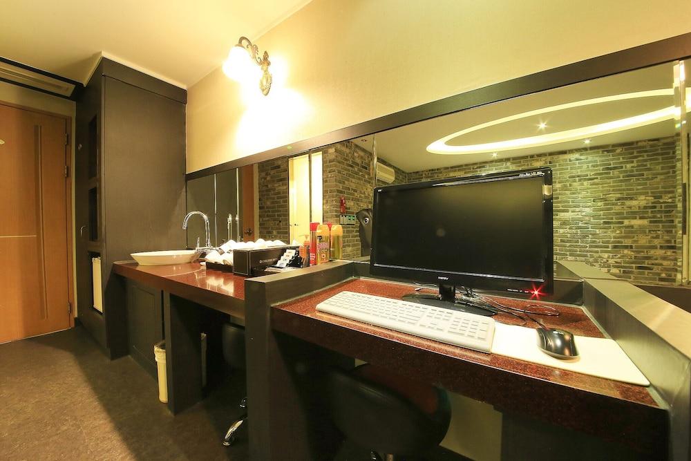 Hwagok Carlton Hotel