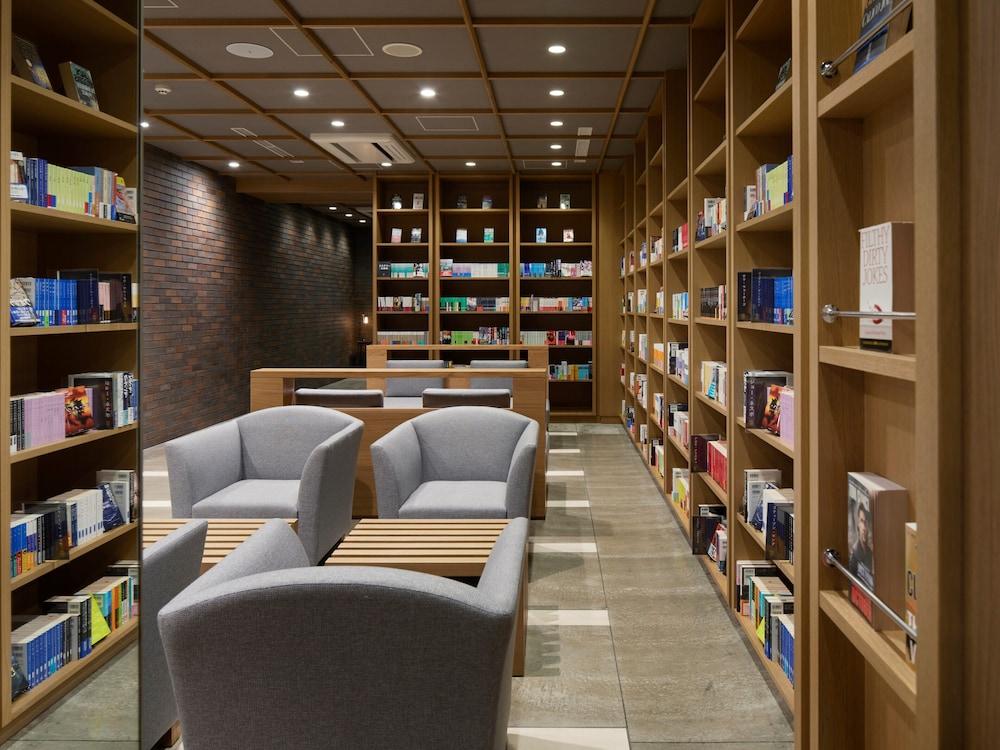 Lamp Light Books Hotel Sapporo