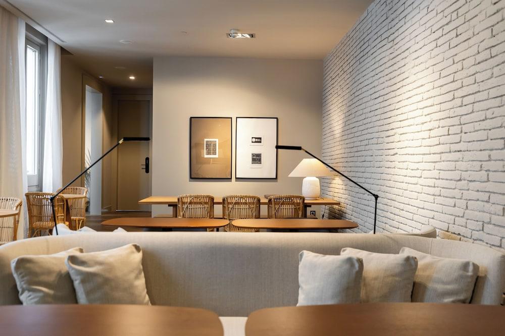 Colectia Stays Pau Claris